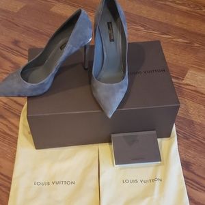 Louis Vuitton Suede Pumps